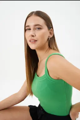 Musculosa moss de Apricot en Tops para argentina