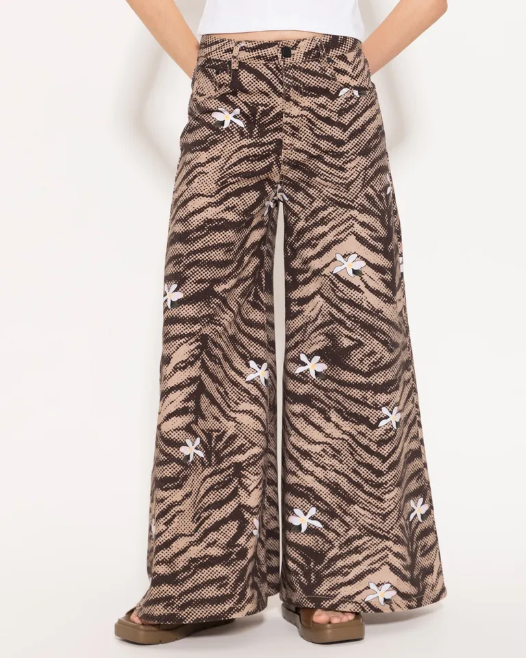 Pantalón de algodón con estampado exclusivo y detalles metálicos negros de Jazmin Chebar en Pantalones para argentina