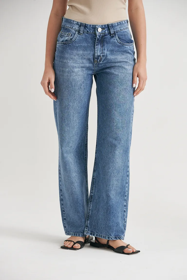 Pantalón ancho de tiro medio en denim - Ideal para un estilo moderno y casual de Sweet en Pantalones para argentina