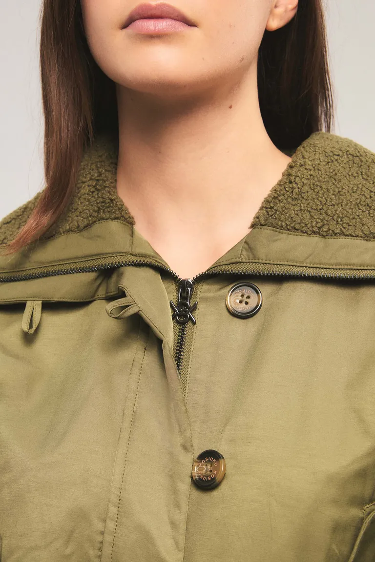 Chaqueta bomber de estilo utilitario con cuello amplio y bolsillos funcionales en las mangas de Kosiuko en Chaquetas para argentina