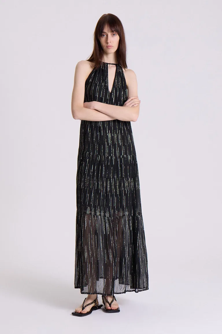 Vestido largo de georgette con lurex plateado, diseño amplio y voluminoso con lazo ajustable en el cuello de Maria Cher en Vestidos para argentina