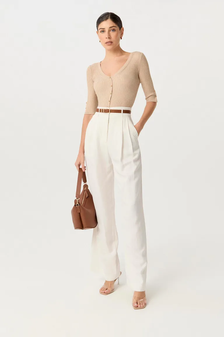 Remera tejida de corte anatómico con escote en V y botones frontales de Markova en Remeras para argentina