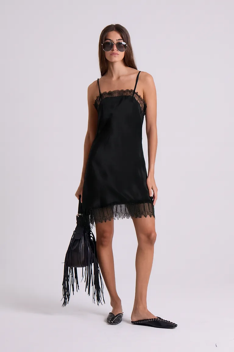 Vestido corto negro de crepe con escote cuadrado y encaje de Maria Cher en Vestidos para argentina