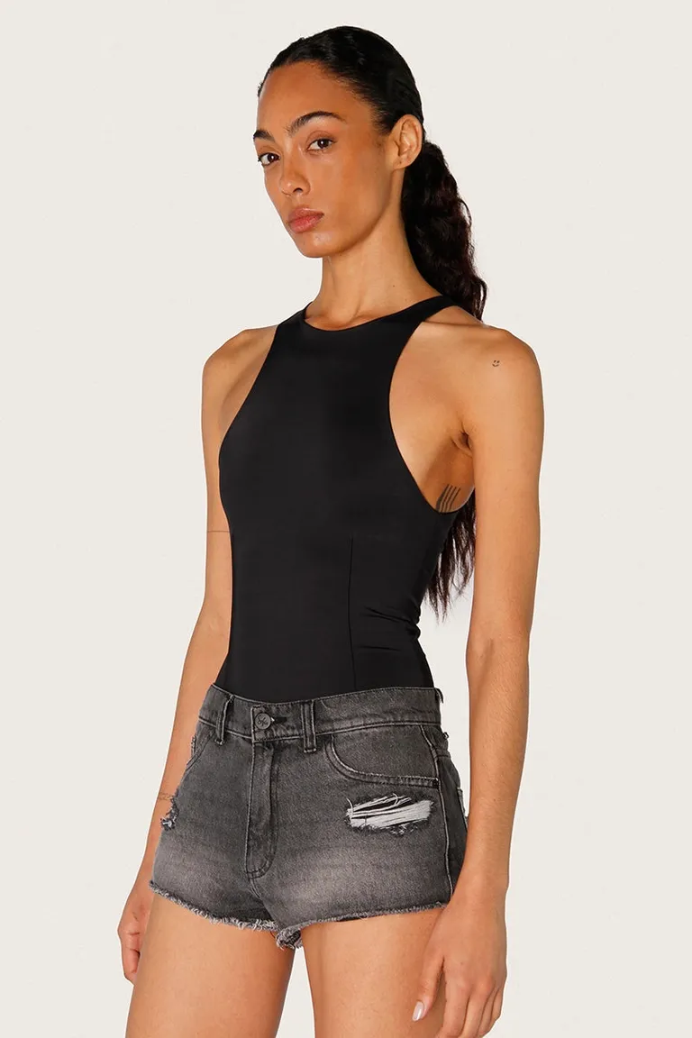 Body negro de lycra con pinzas en la espalda y el frente, ideal para usar con jeans o faldas. de Sofia Sarkany en Bodies para argentina