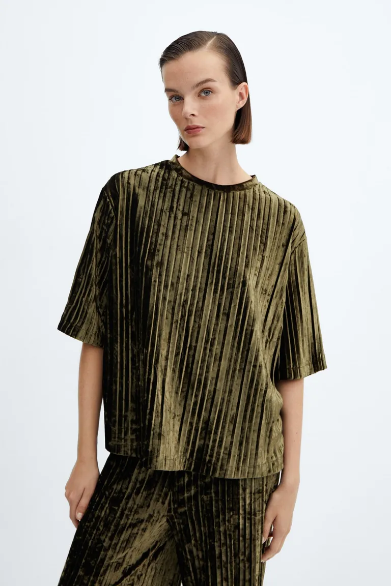 Remera plisada terciopelo de Mango en Remeras para argentina
