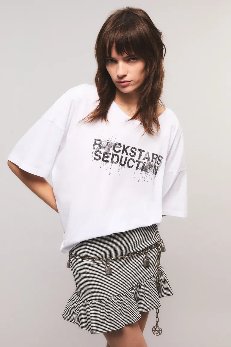 Remera blanca con estampado gráfico de estilo rockero para mujer de Kosiuko en Remeras para argentina