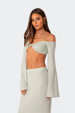 Crop top hombros descubiertos celeste de Edikted en Tops para argentina
