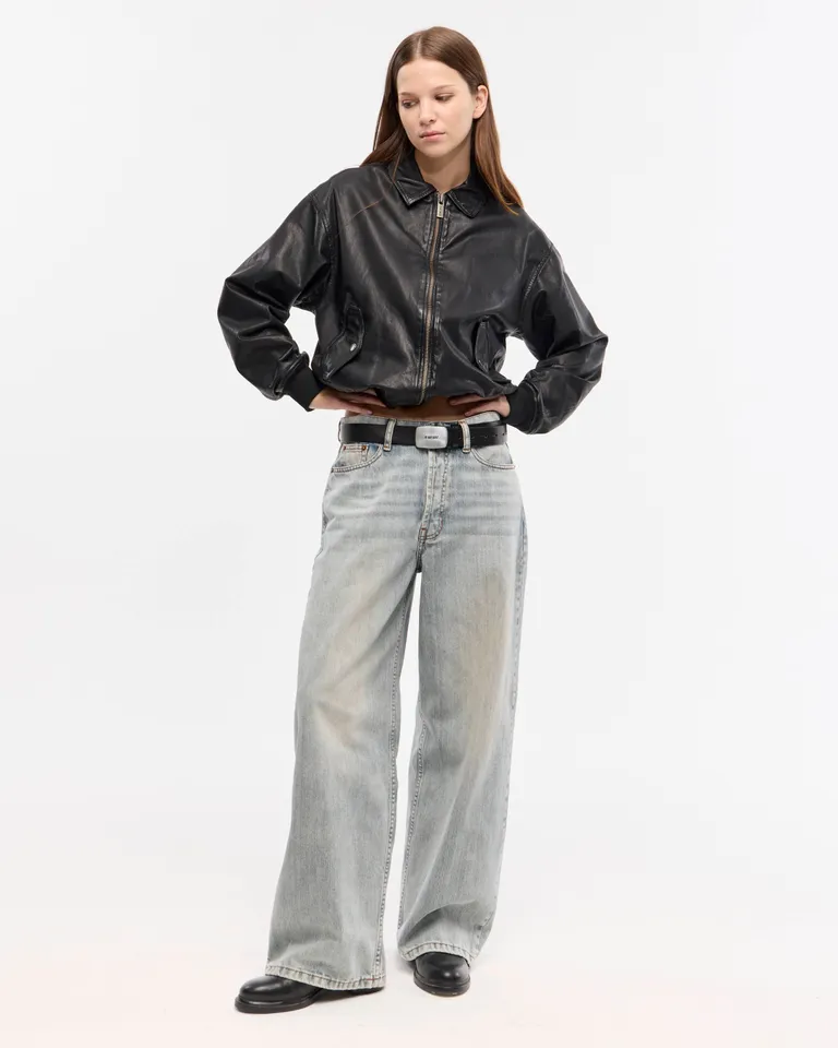 Pantalón jean tiro bajo de corte holgado estilo wide leg con cinco bolsillos de Ay Not Dead en Pantalones para argentina