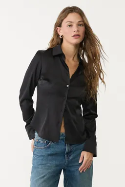 Camisa entallada satinada de Stradivarius en Camisas para argentina