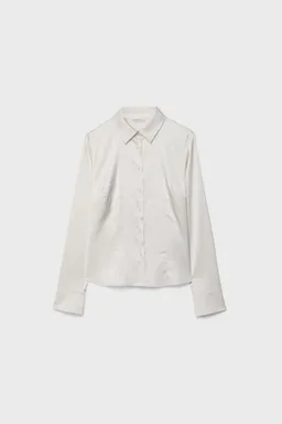 Camisa entallada satinada de Stradivarius en Camisas para argentina