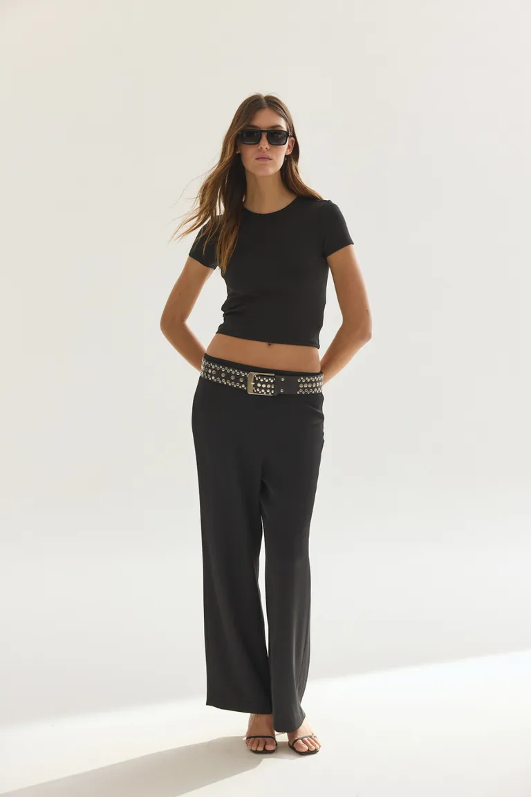 Remera de manga corta en color negro para mujer de Akiabara en Remeras para argentina