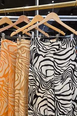 Palazzo lino estampado animal print de Hesed en Pantalones para argentina