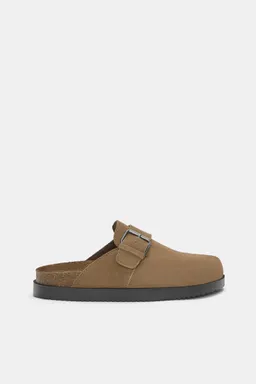 Zuecos de cuero con hebilla de Pull&Bear en Zuecos Planos para argentina