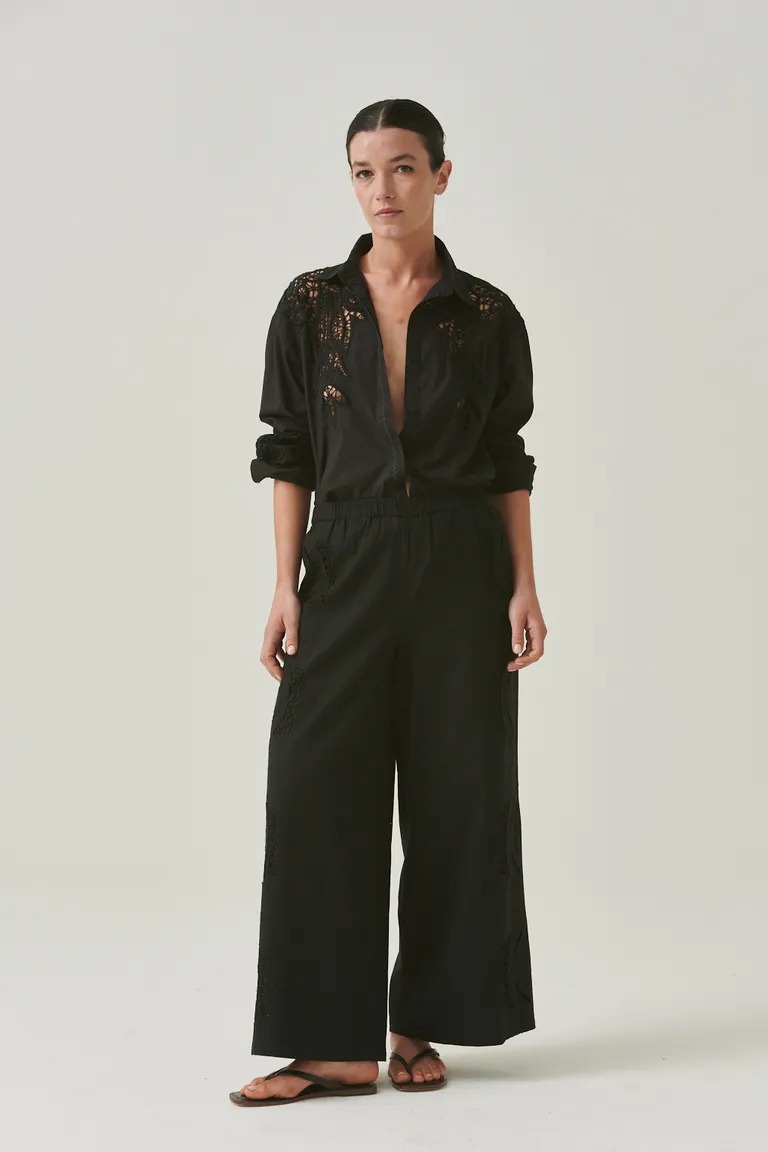 Pantalón Carmela: Diseño elegante y corte relajado para un look femenino y cómodo de Sweet en Pantalones para argentina