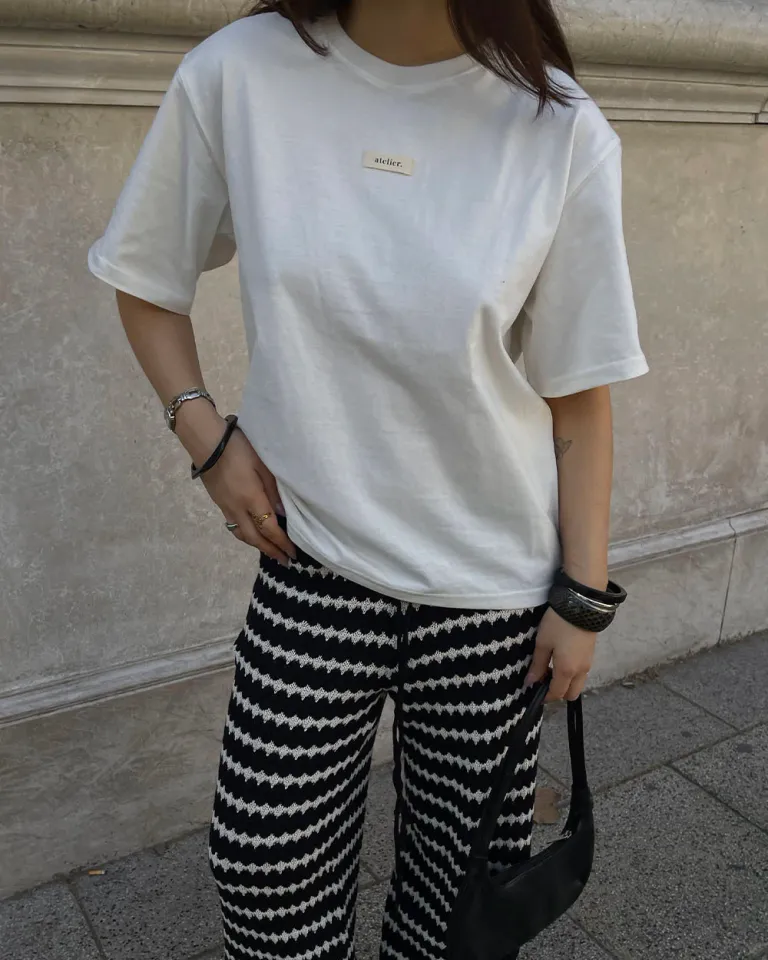 Remera oversized blanca con etiqueta personalizada Atelier de Sky en Remeras para argentina