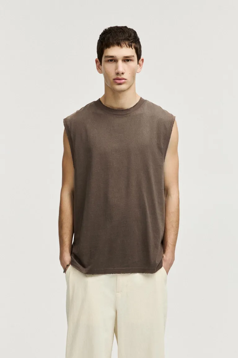 Remera sin mangas lavada de Pull&Bear en Remeras y Polos para argentina
