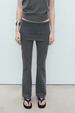 Pantalón acampanado cintura baja de Mango en Pantalones para argentina