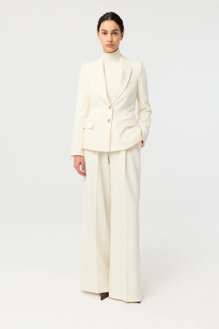 Blazer de sastrería entallado con cierre frontal de dos botones y bolsillos con solapa de Markova en Blazers para argentina