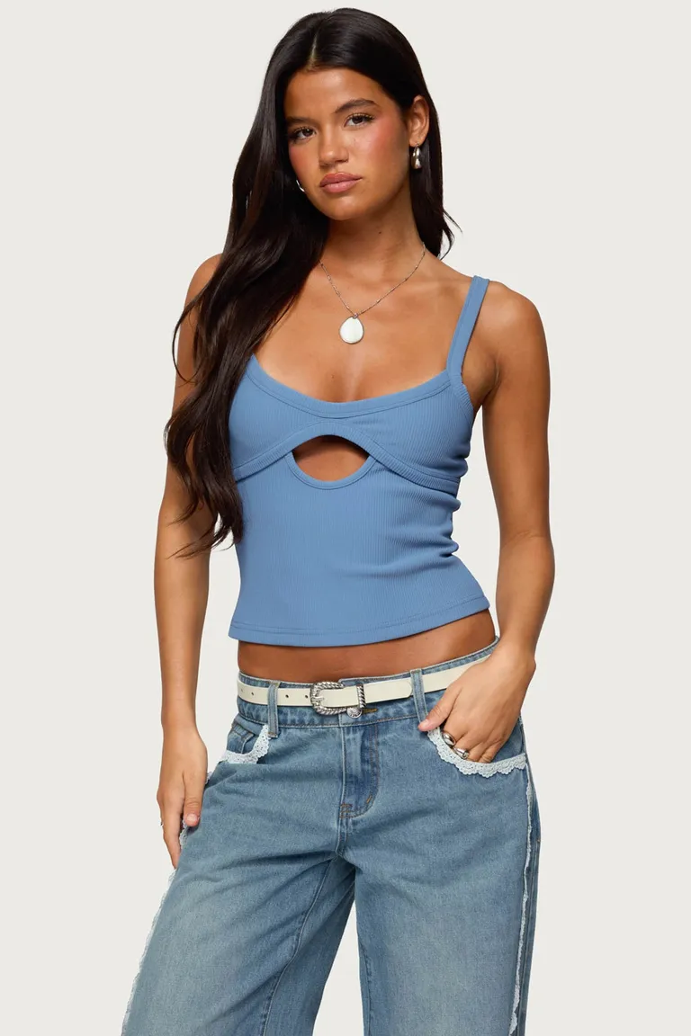 Musculosa karin con abertura de Edikted en Tops para argentina