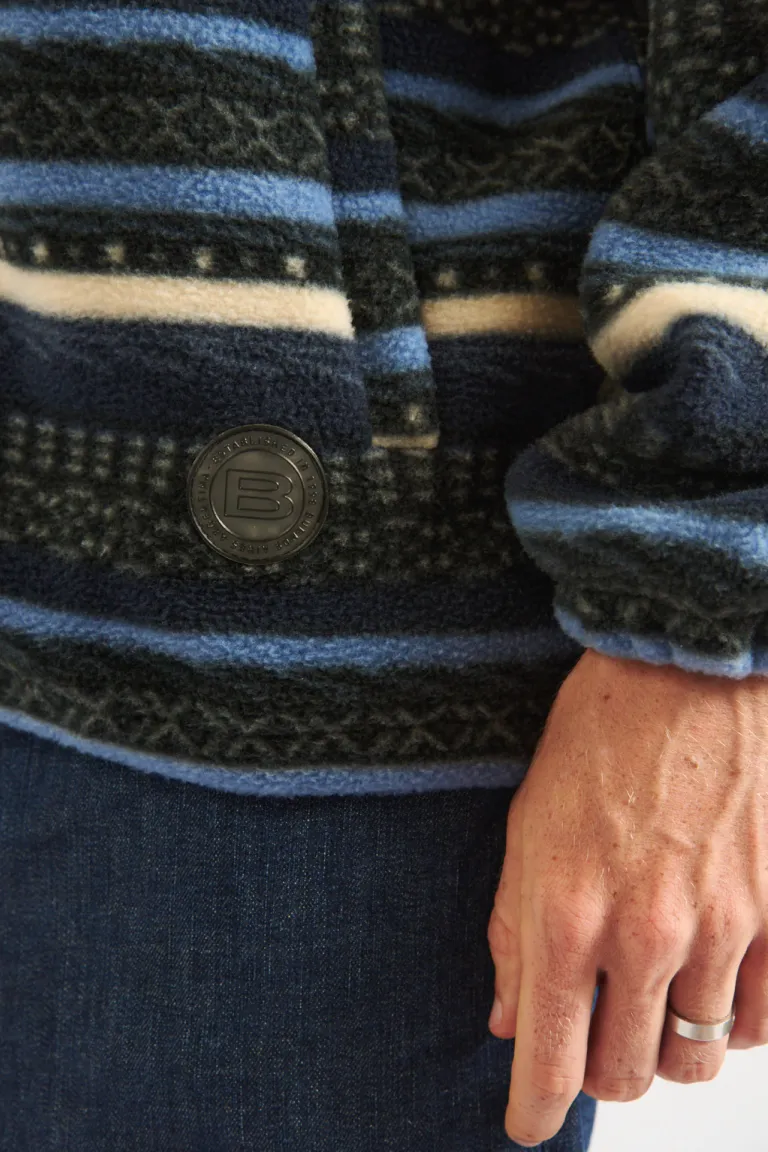 Campera abierta con cuello alto y diseño de franjas horizontales con detalles decorativos de Bensimon en Abrigos y Camperas para argentina