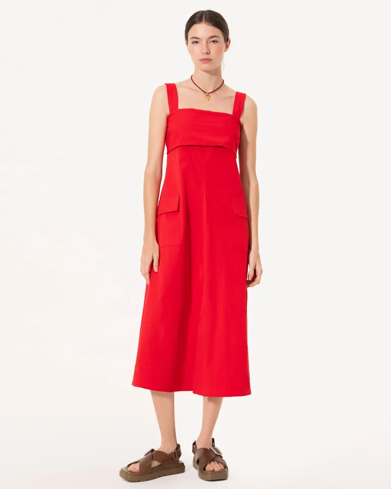 Vestido rojo midi con escote cuadrado y detalle de lazo en la espalda de Jazmin Chebar en Vestidos para argentina
