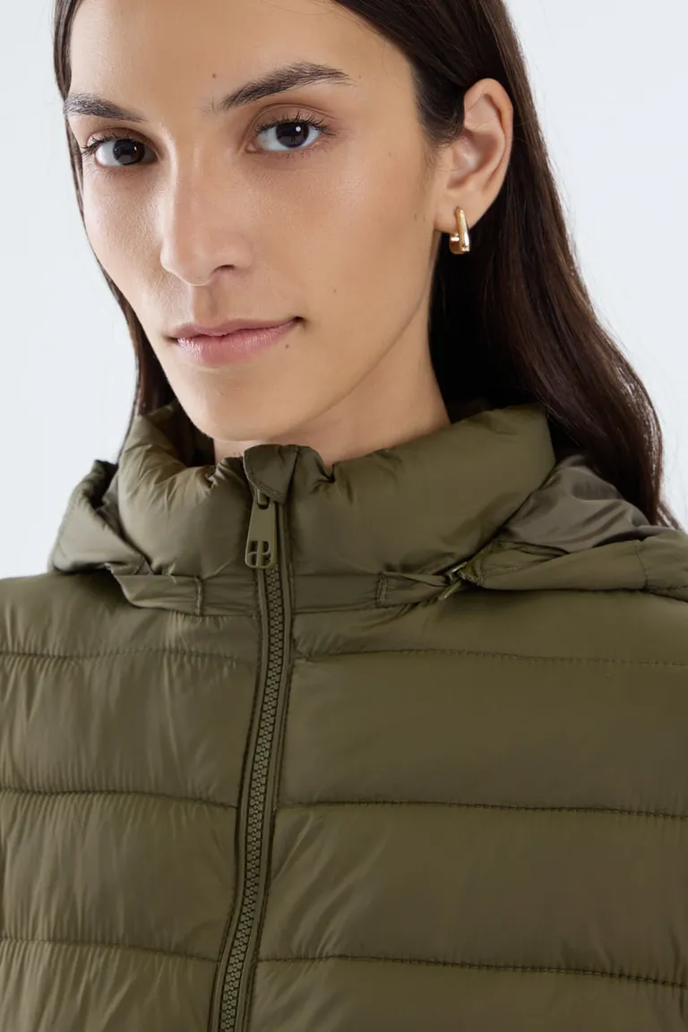 Campera matelaseada ultra liviana con capucha desmontable y bolsillos de Portsaid en Chaquetas para argentina