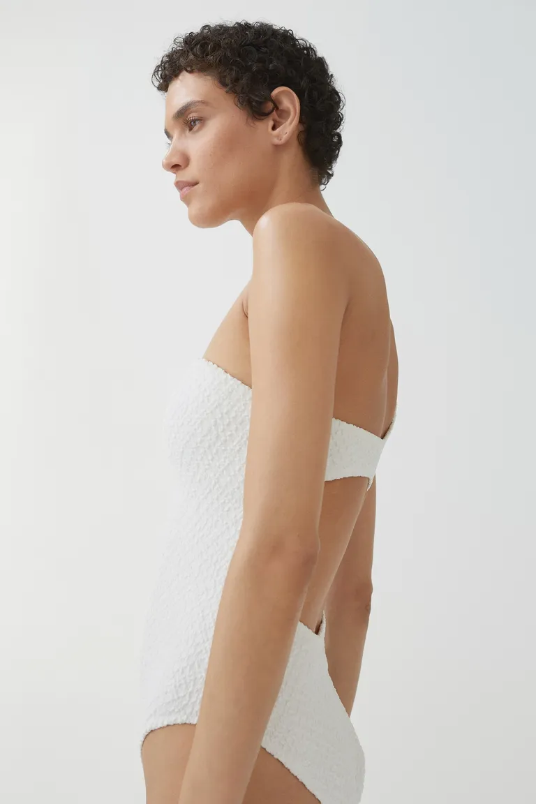 Traje baño asimétrico textura de Mango en Swimwear y Beachwear para argentina