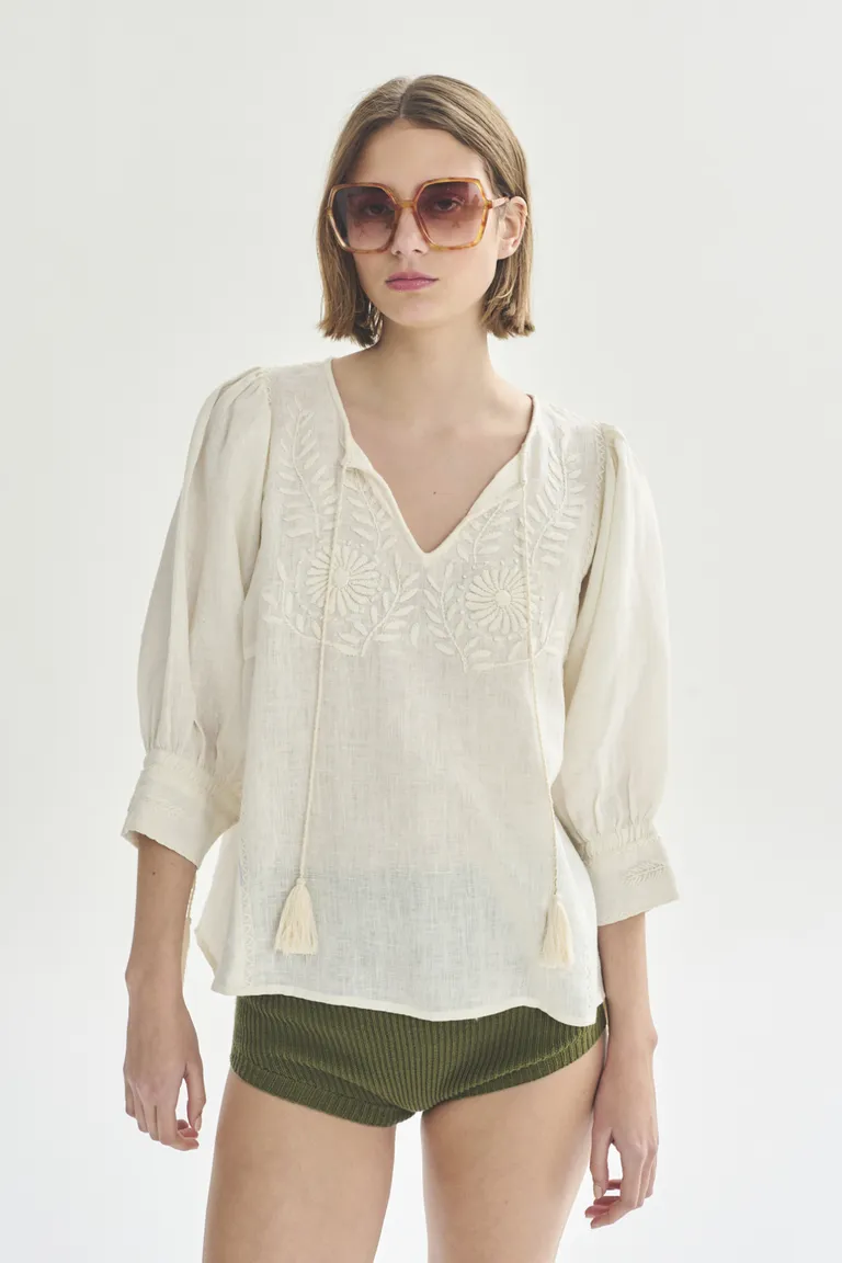 Blusa de manga abullonada con escote en V en tono blanco de Akiabara en Blusas para argentina