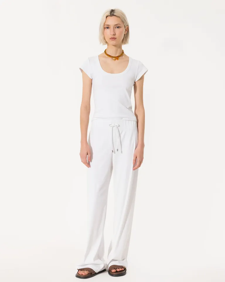 Pantalón de corte recto en cómodo algodón pima para un estilo casual y femenino de Jazmin Chebar en Pantalones para argentina