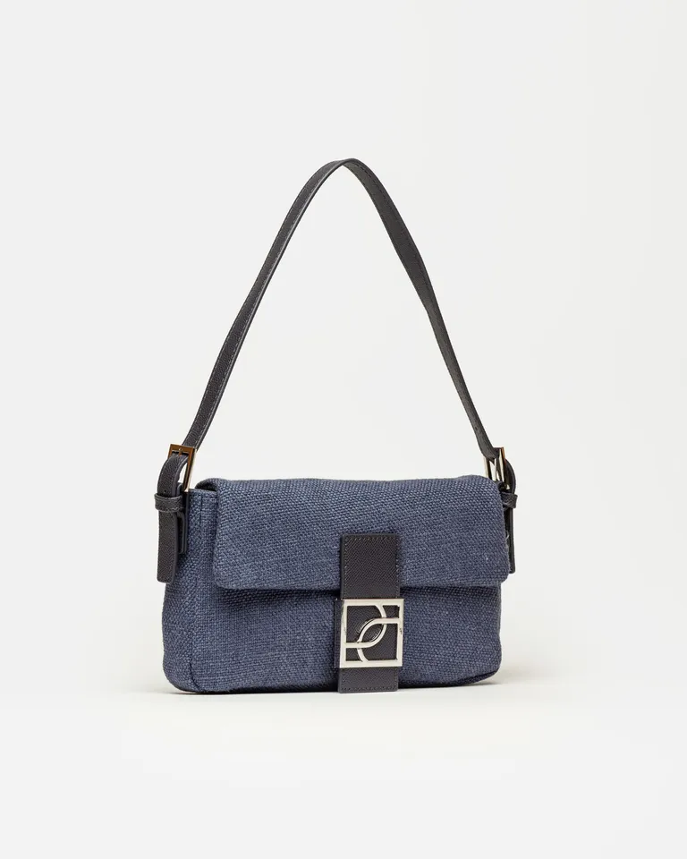 Cartera al hombro signature en canvas con herraje metálico en la solapa frontal de Prüne en Bolsos y Carteras para argentina