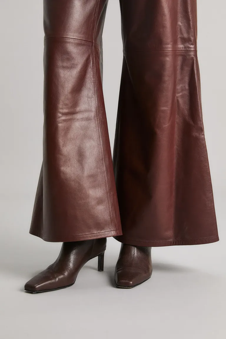 Pantalón de cuero vacuno con silueta palazzo de Kosiuko en Pantalones para argentina