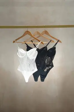 Cuerpo de Encaje de Kremia en Bodies para argentina