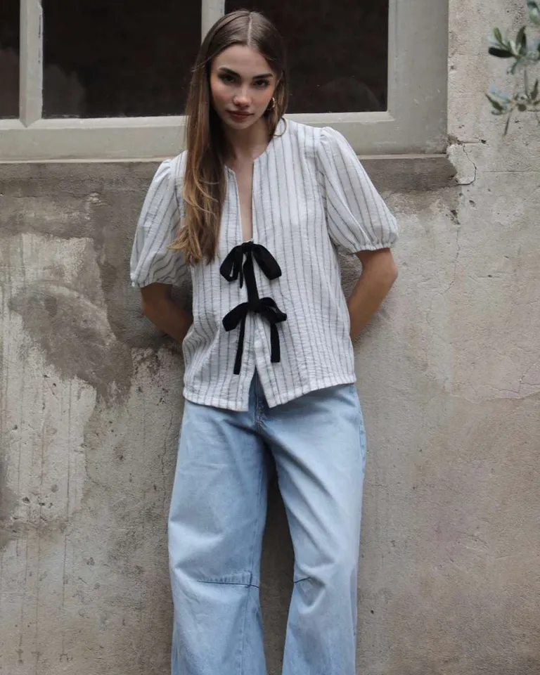 Blusa de lino rayado con lazos decorativos - Moda Mujer Argentina de Hesed en Blusas para argentina