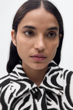Chaqueta estampado cebra botones de Mango en Chaquetas para argentina
