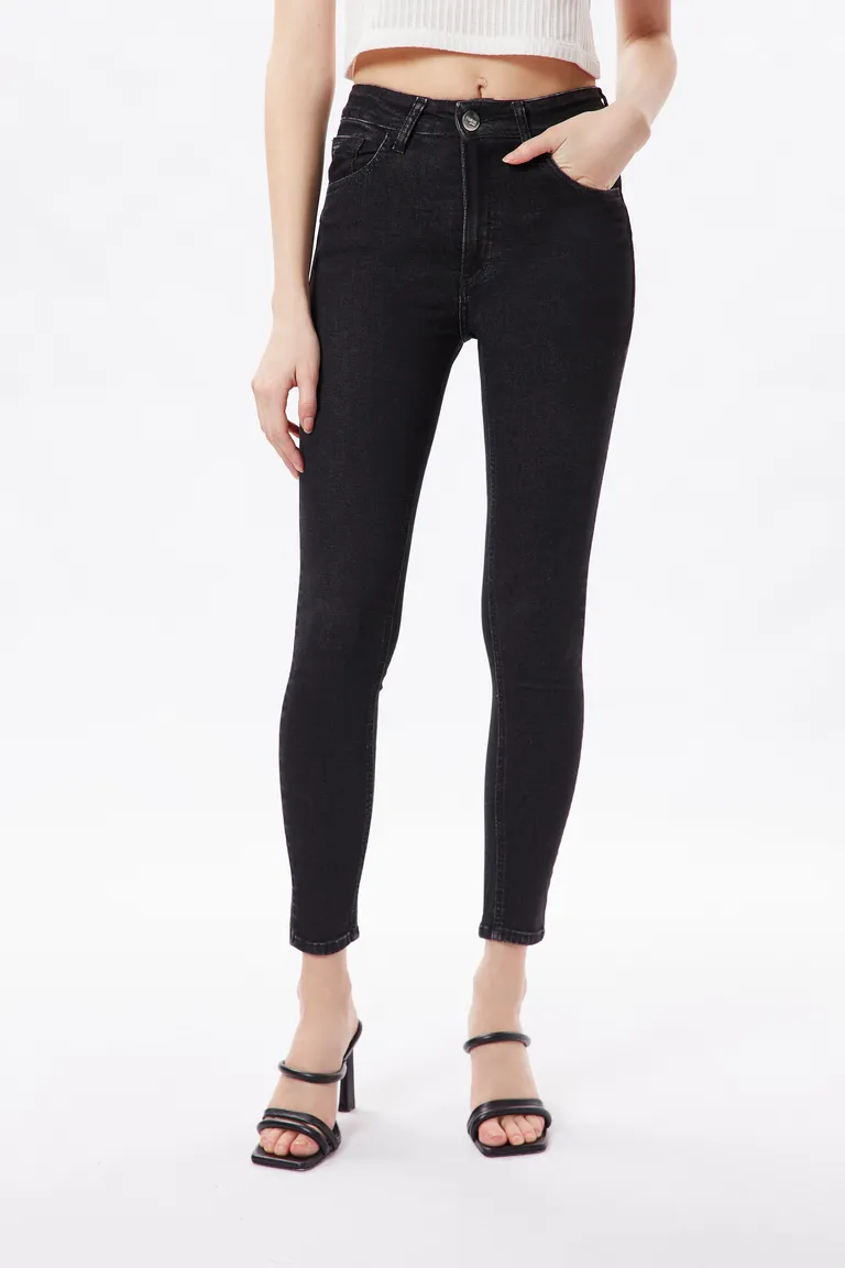 Pantalones Skinny de Cintura Alta en Color Negro para Mujer de Naíma en Pantalones para argentina