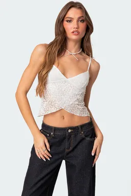 Musculosa encaje ruby de Edikted en Tops para argentina