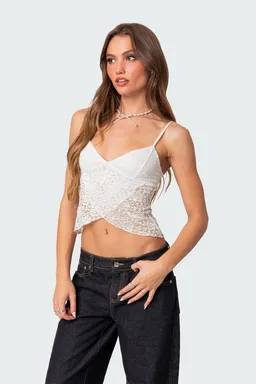 Musculosa encaje ruby de Edikted en Tops para argentina