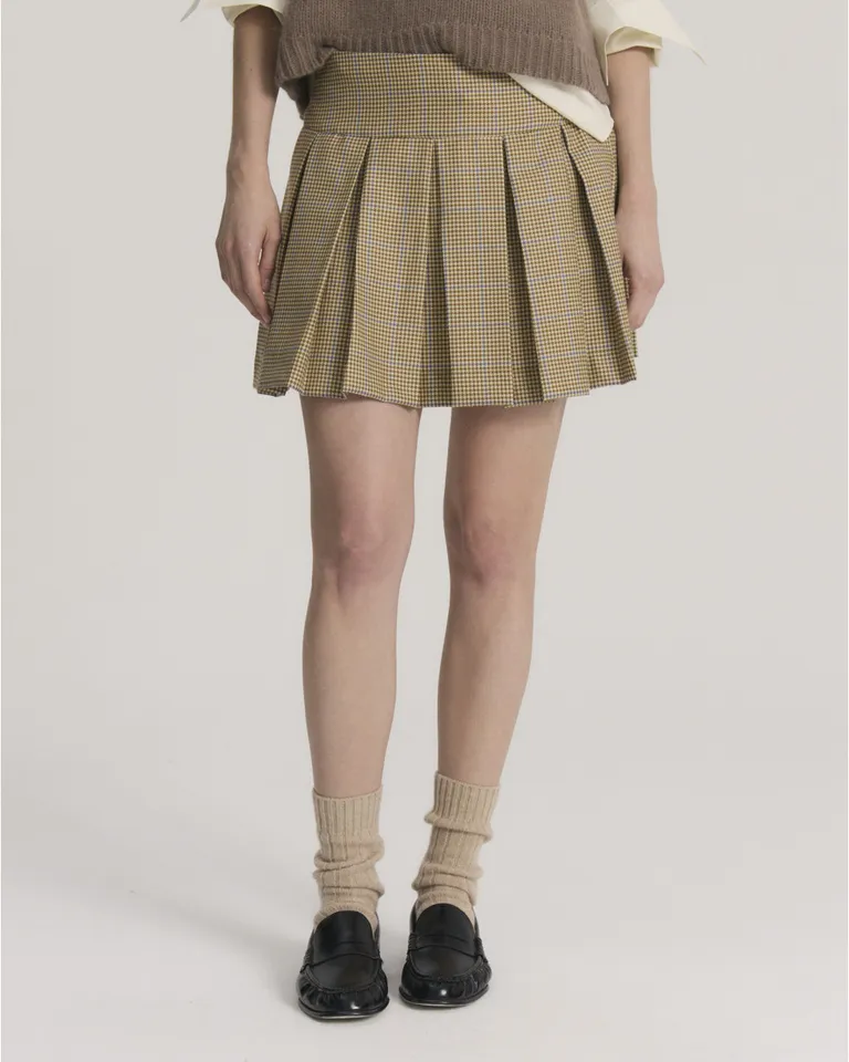 Falda corta tableada con cintura definida y diseño de estilo clásico de Blue Sheep en Faldas para argentina