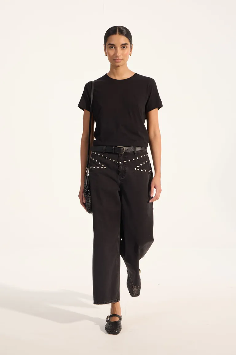 Remera básica de corte regular con escote redondo y logo bordado de Portsaid en Remeras para argentina