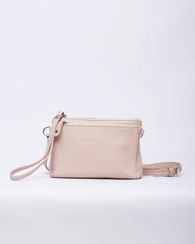 Sobre femenino con doble compartimento, cierres metálicos y correa larga regulable para colgar de Wanama en Bolsos y Carteras para argentina