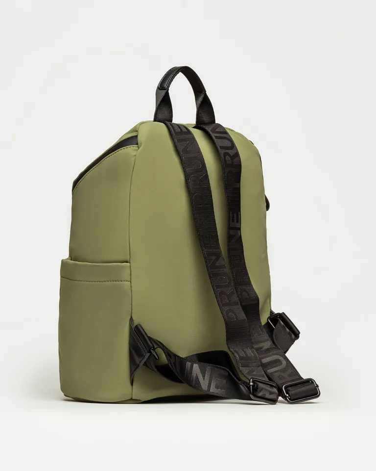 Mochila Adventure de Nylon con Detalles en Negro y Amplio Espacio Interior de Prüne en Mochilas para argentina