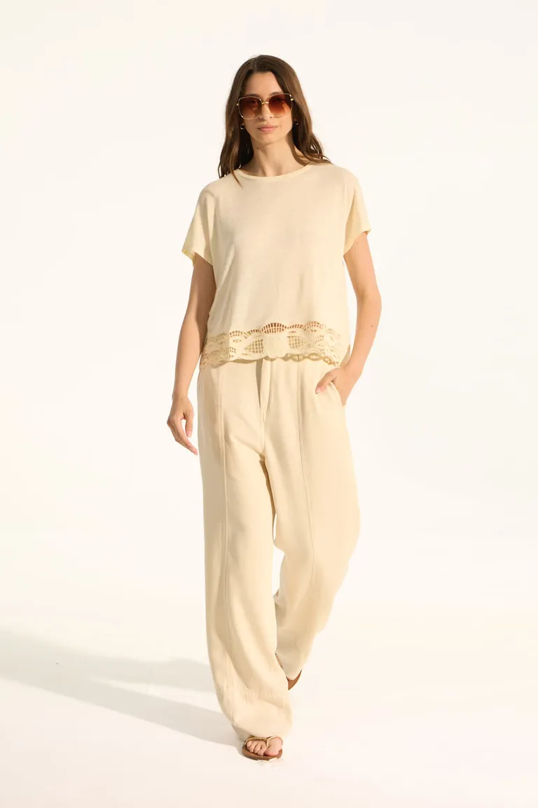 Remera manga corta con bordado, ideal para looks casuales y cómodos de Portsaid en Remeras para argentina