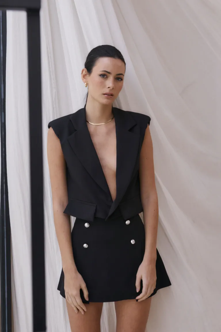 Falda de tiro medio con botones labrados en sarga de Audaz en Faldas para argentina