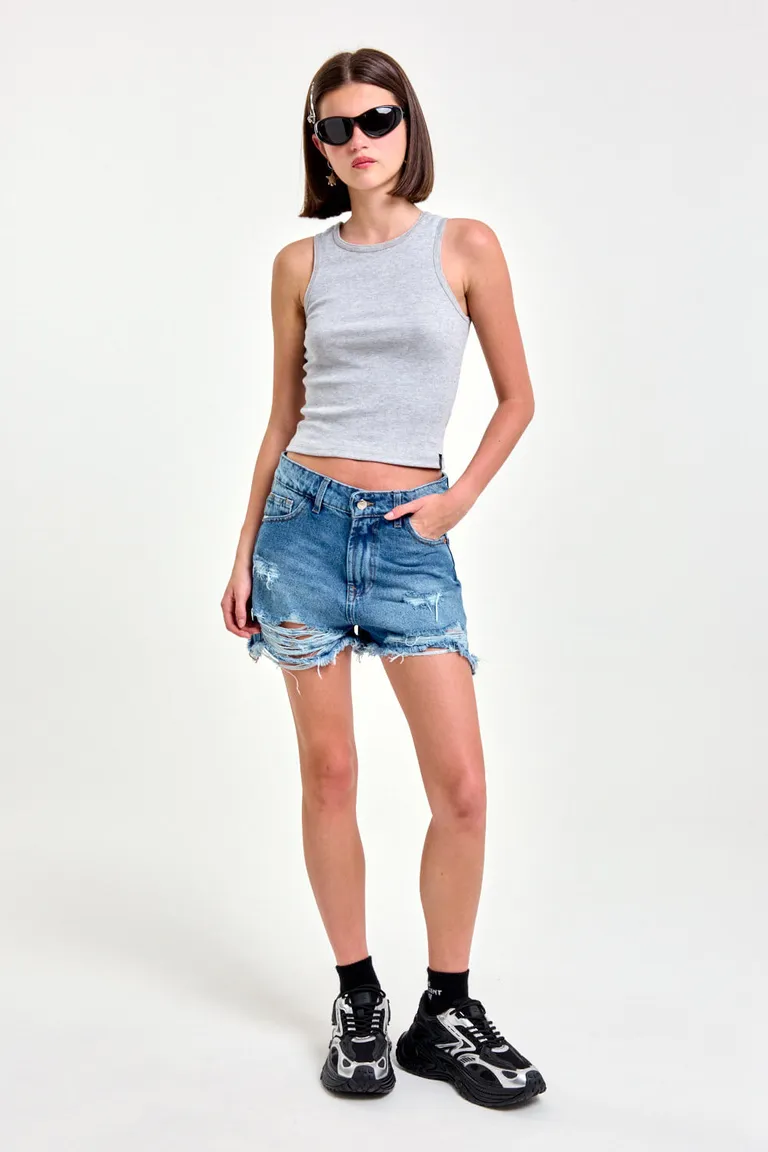 Shorts de denim rígido con detalles artesanales y calce relajado de 47 Street en Shorts para argentina