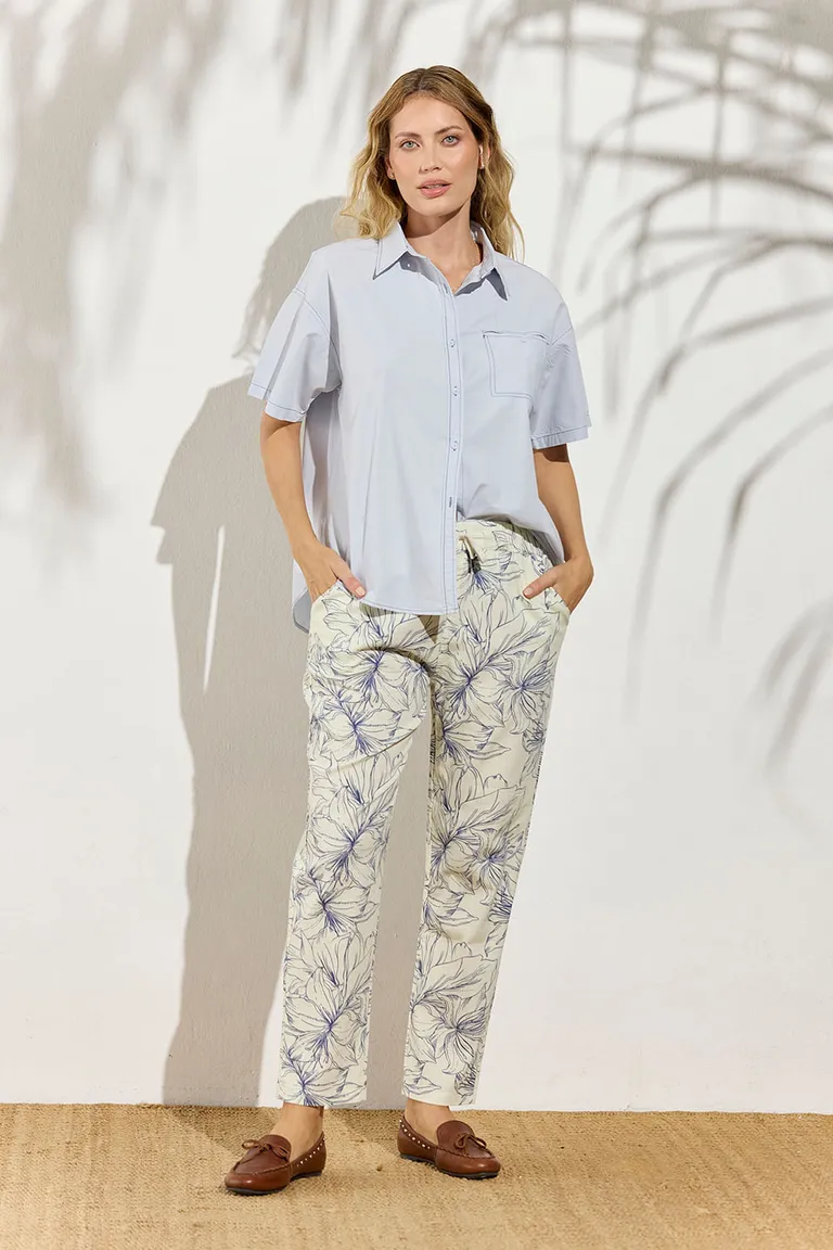 Pantalón de corte holgado con estampado floral, perfecto para un look casual y fresco de Indiastyle en Pantalones para argentina