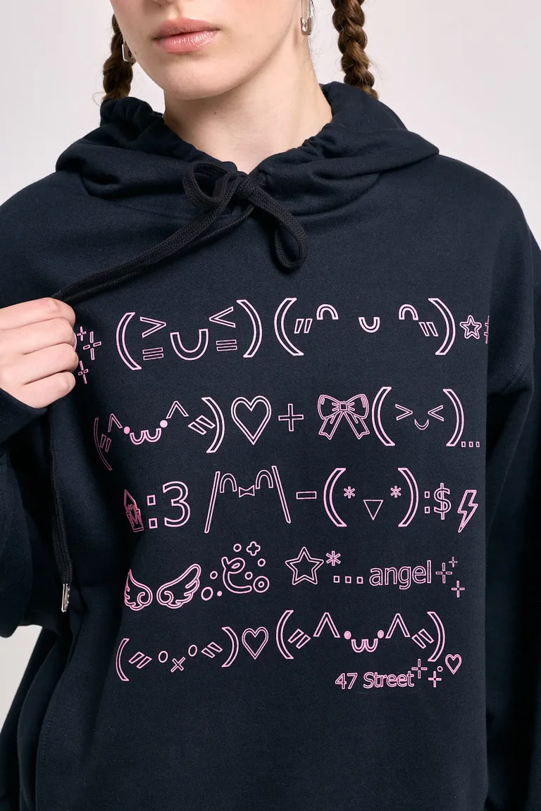 Buzo canguro con capucha y cordones ajustable con estampa frontal de íconos de 47 Street en Buzos y Sweaters para argentina