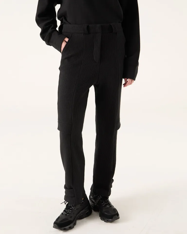 Pantalón de punto con recortes en piernas y cierre frontal de Furzai en Pantalones para argentina