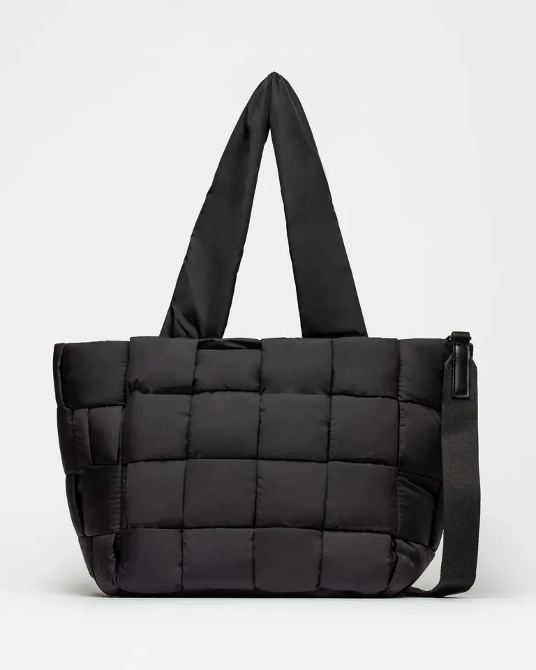 Shopper de nylon acolchado y trenzado con cierre y bandolera regulable de Prüne en Bolsos y Carteras para argentina