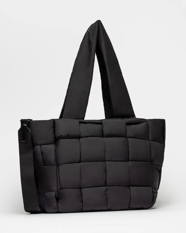 Shopper de nylon acolchado y trenzado con cierre y bandolera regulable de Prüne en Bolsos y Carteras para argentina