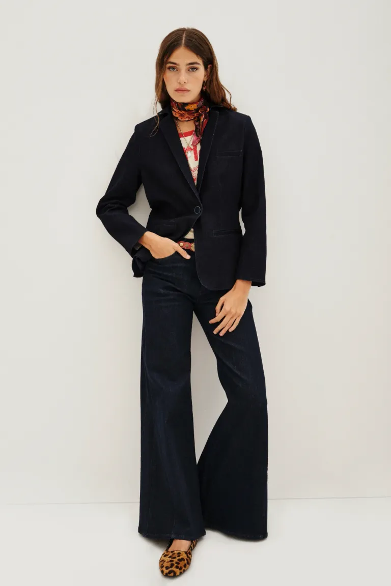 Saco sastrero de denim con solapas clásicas y cierre frontal de un botón de Rapsodia en Blazers para argentina